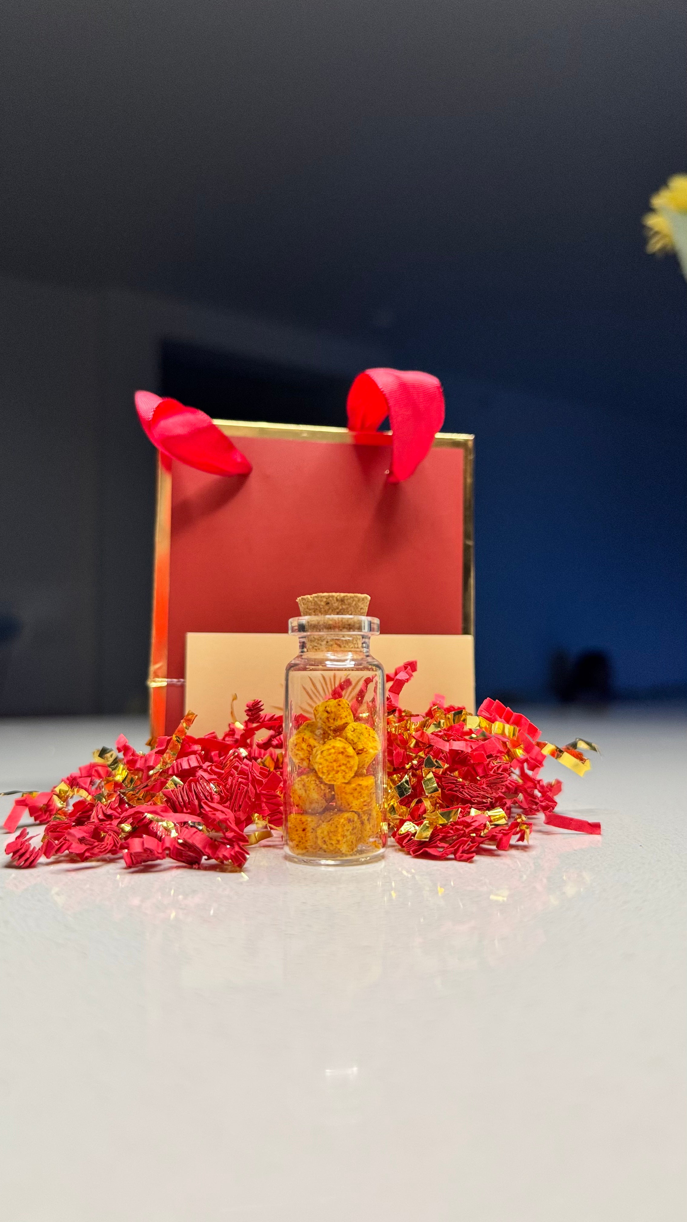 LAVIAAN Saffron Gift Box — Bottle with 10 Dissolvable Pills - Laviaan Wellness